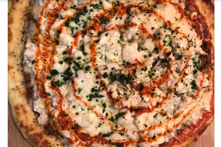 Keto Buffalo Chicken Pizza